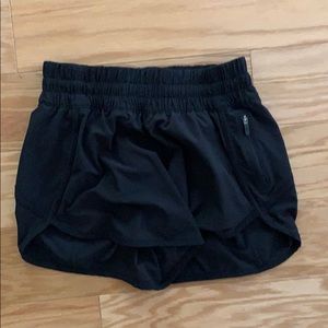 Lulu lemon black tracker shorts